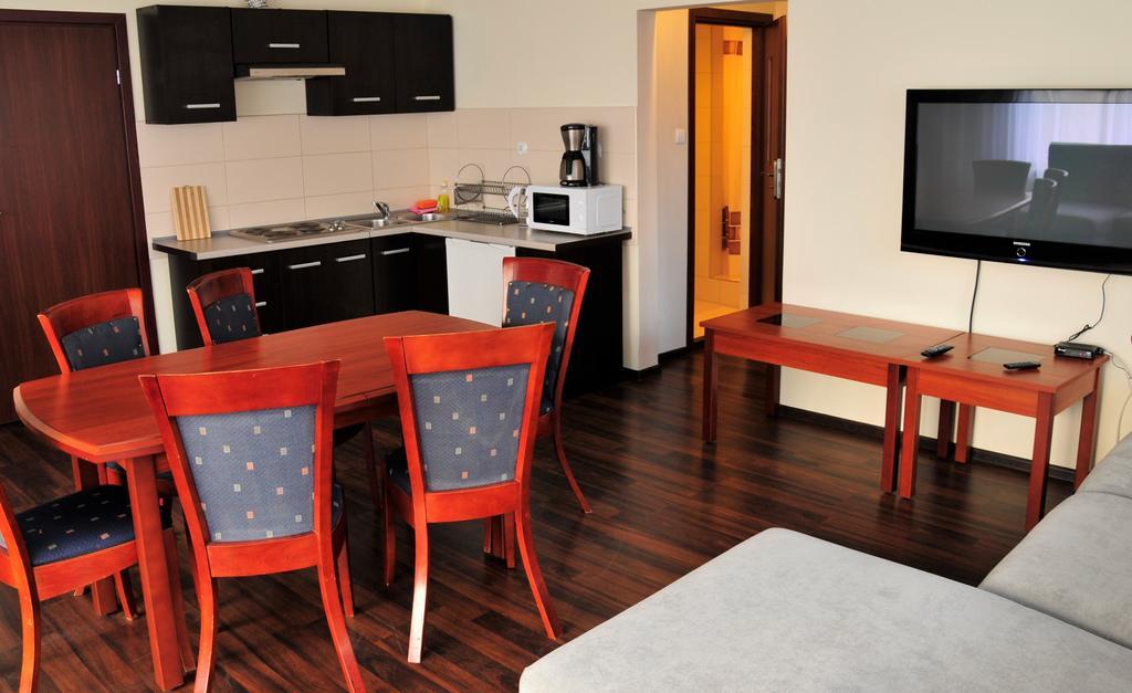 Apartamenty I Pokoje Przy Parku Jelenia Góra Quarto foto